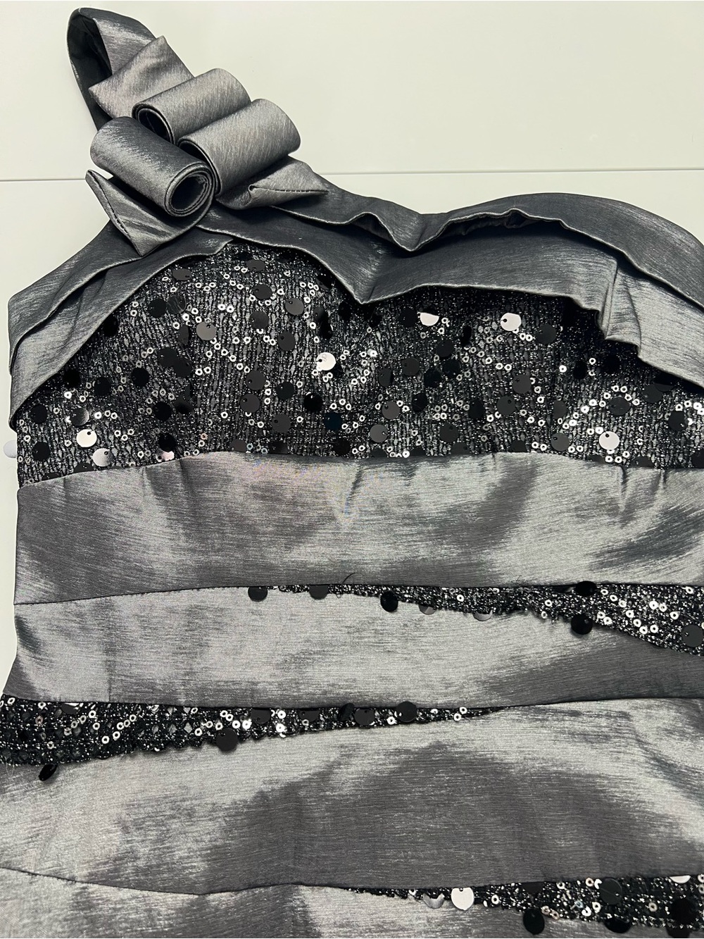 Betsy & Adam One Shoulder Bow Gray with Black Sequins Cocktail Formal Dress - Picture 3 of 16